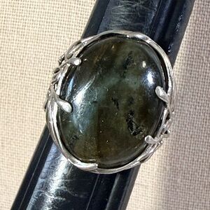 925, Sterling labradorite w floral setting, large statement ring